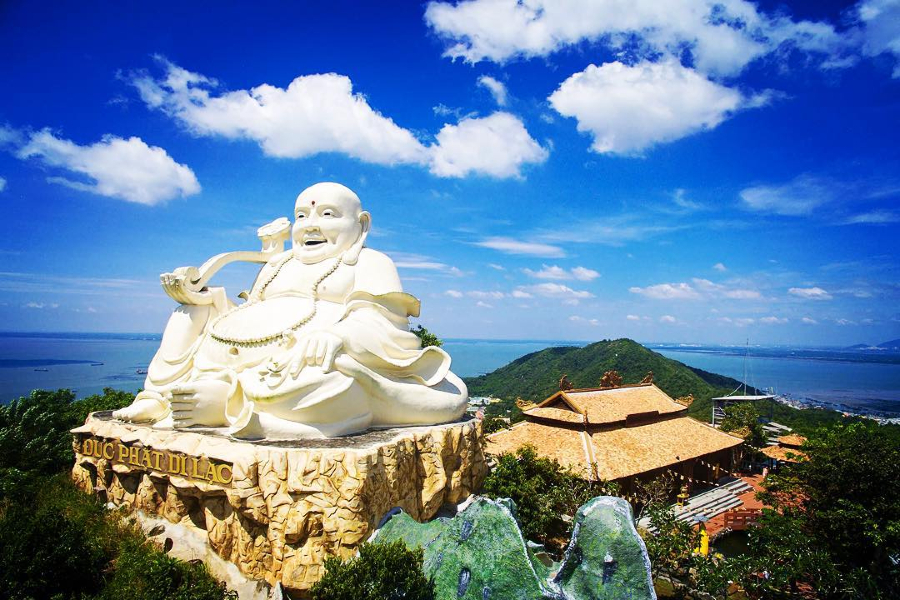 Tượng Phật Thích Ca nổi tiếng tại Hồ Mây 